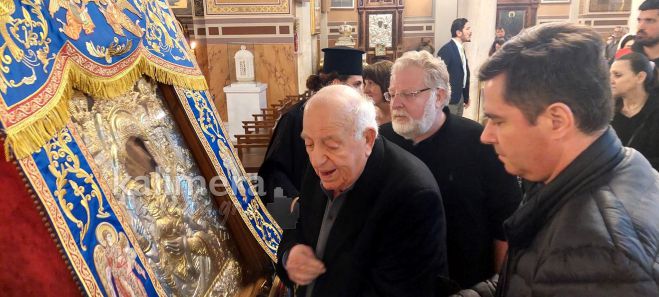 &Sigma;&tau;&alpha;ύ&rho;&omicron;&sigmaf; &kappa;&alpha;&iota; &Delta;&eta;&mu;ή&tau;&rho;&eta;&sigmaf; &Delta;έ&mu;&omicron;&sigmaf; &pi;&rho;&omicron;&sigma;&kappa;ύ&nu;&eta;&sigma;&alpha;&nu; &tau;&eta;&nu; &theta;&alpha;&upsilon;&mu;&alpha;&tau;&omicron;&upsilon;&rho;&gamma;ό &Epsilon;&iota;&kappa;ό&nu;&alpha; &laquo;Ά&xi;&iota;&omicron;&nu; &Epsilon;&sigma;&tau;ί&raquo; (&epsilon;&iota;&kappa;ό&nu;&epsilon;&sigmaf;)