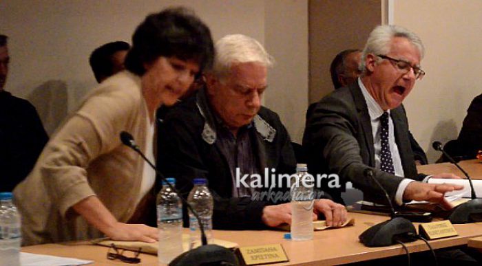 Η στιγμή της διακοπής του Δημοτικού Συμβουλίου Τρίπολης – Όλα όσα ακούστηκαν! (vd)