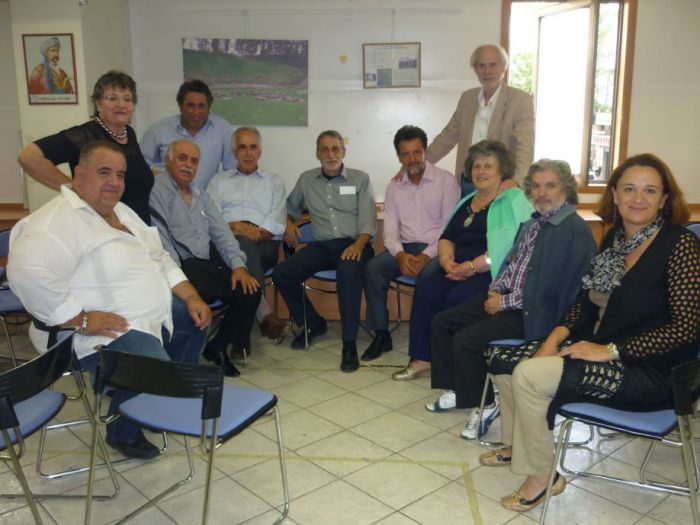 &Pi;&alpha;&nu;&alpha;&rho;&kappa;&alpha;&delta;&iota;&kappa;ή &Omicron;&mu;&omicron;&sigma;&pi;&omicron;&nu;&delta;ί&alpha; &Epsilon;&lambda;&lambda;ά&delta;&omicron;&sigmaf;: &Pi;&omicron;&iota;&omicron;&iota; &epsilon;&kappa;&lambda;έ&chi;&tau;&eta;&kappa;&alpha;&nu; &alpha;&nu;ά &epsilon;&pi;&alpha;&rho;&chi;ί&alpha;!