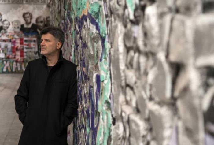 &Delta;&epsilon;&lambda;&eta;&beta;&omicron;&rho;&iota;ά&sigmaf; &sigma;&epsilon; Ά&delta;&omega;&nu;&iota;: &laquo;&Upsilon;&pi;&omicron;&upsilon;&rho;&gamma;έ, &epsilon;ί&sigma;&alpha;&iota; &beta;&lambda;&alpha;&xi;&raquo;