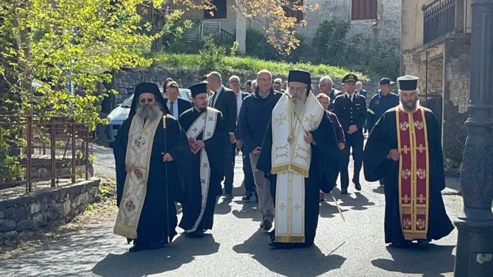 &Tau;&iota;&mu;ή&theta;&eta;&kappa;&epsilon; &eta; 205&eta; &epsilon;&pi;έ&tau;&epsilon;&iota;&omicron;&sigmaf; &pi;&rho;&omicron;&sigma;&kappa;&upsilon;&nu;ή&mu;&alpha;&tau;&omicron;&sigmaf; &tau;&omicron;&upsilon; &Theta;&epsilon;ό&delta;&omega;&rho;&omicron;&upsilon; &Kappa;&omicron;&lambda;&omicron;&kappa;&omicron;&tau;&rho;ώ&nu;&eta; &sigma;&tau;&eta;&nu; &Pi;&alpha;&nu;&alpha;&gamma;&iota;ά &sigma;&tau;&omicron; &Chi;&rho;&upsilon;&sigma;&omicron;&beta;ί&tau;&sigma;&iota; (&epsilon;&iota;&kappa;ό&nu;&epsilon;&sigmaf;)