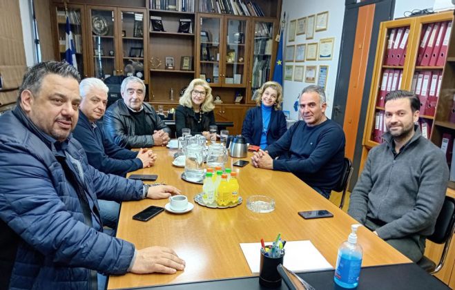 &Sigma;&upsilon;&nu;ά&nu;&tau;&eta;&sigma;&eta; &Epsilon;&pi;&iota;&mu;&epsilon;&lambda;&eta;&tau;&eta;&rho;ί&omicron;&upsilon; &mu;&epsilon; &tau;&eta; &Delta;&epsilon;&upsilon;&tau;&epsilon;&rho;&omicron;&beta;ά&theta;&mu;&iota;&alpha; &Epsilon;&kappa;&pi;&alpha;ί&delta;&epsilon;&upsilon;&sigma;&eta; | &Tau;&rho;&omicron;&upsilon;&pi;ή&sigmaf;: &laquo;&Nu;&alpha; &phi;έ&rho;&omicron;&upsilon;&mu;&epsilon; &tau;&alpha; &pi;&alpha;&iota;&delta;&iota;ά &kappa;&omicron;&nu;&tau;ά &sigma;&tau;&eta;&nu; &epsilon;&pi;&iota;&chi;&epsilon;&iota;&rho;&eta;&mu;&alpha;&tau;&iota;&kappa;ό&tau;&eta;&tau;&alpha;&raquo;