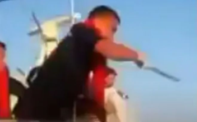 &Tau;&omicron;ύ&rho;&kappa;&omicron;&iota; &mu;&epsilon; &kappa;&omicron;&nu;&tau;ά&rho;&iota;&alpha; &kappa;&alpha;&iota; &beta;&omicron;ύ&rho;&delta;&omicron;&upsilon;&lambda;&epsilon;&sigmaf; &chi;&tau;&upsilon;&pi;&omicron;ύ&nu; &mu;&epsilon;&tau;&alpha;&nu;ά&sigma;&tau;&epsilon;&sigmaf; &kappa;&alpha;&iota; &tau;&omicron;&upsilon;&sigmaf; &sigma;&pi;&rho;ώ&chi;&nu;&omicron;&upsilon;&nu; &sigma;&tau;&eta;&nu; &Epsilon;&lambda;&lambda;ά&delta;&alpha; (vd)