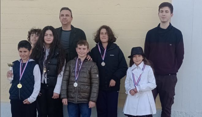 Μαθητές και μαθήτριες από την Τρίπολη διακρίθηκαν στα Σχολικά Πρωταθλήματα Σκακιού! (εικόνες)