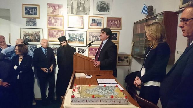 &Gamma;&iota;&alpha;&nu;&nu;&alpha;&kappa;&omicron;ύ&rho;&alpha;&sigmaf;: "&Alpha;&nu; &delta;&epsilon;&nu; &upsilon;&pi;&omicron;&gamma;&rho;&alpha;&phi;&epsilon;ί &eta; &sigma;ύ&mu;&beta;&alpha;&sigma;&eta; &mu;&epsilon; &tau;&eta;&nu; &Tau;&Epsilon;&Rho;&Nu;&Alpha;, &delta;&epsilon;&nu; &phi;&epsilon;ύ&gamma;&omicron;&upsilon;&nu; &tau;&alpha; &sigma;&kappa;&omicron;&upsilon;&pi;ί&delta;&iota;&alpha; &alpha;&pi;ό &tau;&eta; &Gamma;&omicron;&rho;&tau;&upsilon;&nu;ί&alpha;"! (vd)