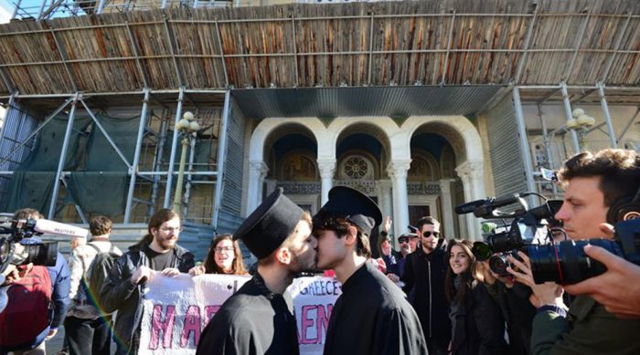 &Pi;&rho;ό&kappa;&lambda;&eta;&sigma;&eta; - &Nu;&tau;ύ&theta;&eta;&kappa;&alpha;&nu; &pi;&alpha;&pi;ά&delta;&epsilon;&sigmaf; &kappa;&alpha;&iota; &phi;&iota;&lambda;ή&theta;&eta;&kappa;&alpha;&nu; &sigma;&tau;&omicron; &sigma;&tau;ό&mu;&alpha; (vd)