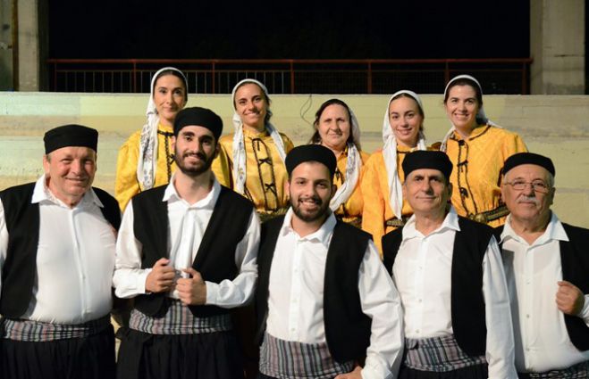 &Eta; &Alpha;&rho;&kappa;&alpha;&delta;ί&alpha; &sigma;&tau;&omicron; 6&omicron; &pi;&alpha;&rho;&alpha;&delta;&omicron;&sigma;&iota;&alpha;&kappa;ό &phi;&epsilon;&sigma;&tau;&iota;&beta;ά&lambda; &Chi;&omicron;&rho;&omicron;ύ &kappa;&alpha;&iota; &Mu;&omicron;&upsilon;&sigma;&iota;&kappa;ή&sigmaf; &sigma;&tau;&eta;&nu; &Pi;ά&tau;&mu;&omicron;