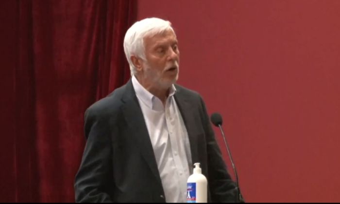 &Pi;έ&tau;&rho;&omicron;&sigmaf; &Tau;&alpha;&tau;&omicron;ύ&lambda;&eta;&sigmaf;: &laquo;&Epsilon;ί&mu;&alpha;&iota; &pi;&omicron;&lambda;ύ &upsilon;&pi;&epsilon;&rho;ή&phi;&alpha;&nu;&omicron;&sigmaf; &gamma;&iota;&alpha; &tau;&eta;&nu; &omicron;&iota;&kappa;&omicron;&gamma;έ&nu;&epsilon;&iota;ά &tau;&omicron;&upsilon;. &Pi;&epsilon;&rho;&pi;ά&tau;&eta;&sigma;&epsilon; &alpha;&pi;ό &mu;ό&nu;&eta; &tau;&eta;&sigmaf;, &chi;&omega;&rho;ί&sigmaf; &delta;&epsilon;&kappa;&alpha;&nu;ί&kappa;&iota;&alpha;&raquo;