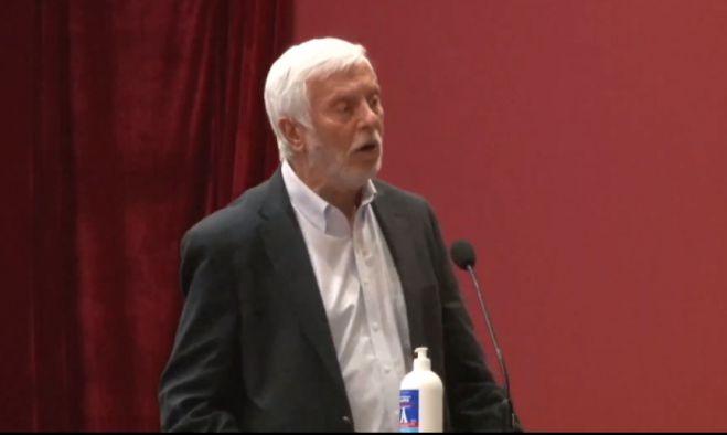 &Pi;έ&tau;&rho;&omicron;&sigmaf; &Tau;&alpha;&tau;&omicron;ύ&lambda;&eta;&sigmaf;: &laquo;&Epsilon;ί&mu;&alpha;&iota; &pi;&omicron;&lambda;ύ &upsilon;&pi;&epsilon;&rho;ή&phi;&alpha;&nu;&omicron;&sigmaf; &gamma;&iota;&alpha; &tau;&eta;&nu; &omicron;&iota;&kappa;&omicron;&gamma;έ&nu;&epsilon;&iota;ά &tau;&omicron;&upsilon;. &Pi;&epsilon;&rho;&pi;ά&tau;&eta;&sigma;&epsilon; &alpha;&pi;ό &mu;ό&nu;&eta; &tau;&eta;&sigmaf;, &chi;&omega;&rho;ί&sigmaf; &delta;&epsilon;&kappa;&alpha;&nu;ί&kappa;&iota;&alpha;&raquo;