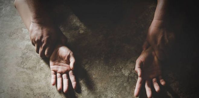 &Phi;&rho;ί&kappa;&eta; &sigma;&tau;&eta; &gamma;&epsilon;&iota;&tau;&omicron;&nu;&iota;&kappa;ή &Eta;&lambda;&epsilon;ί&alpha; | &Delta;ύ&omicron; &alpha;&delta;έ&rho;&phi;&iota;&alpha; &Rho;&omicron;&mu;ά &kappa;&alpha;&tau;&eta;&gamma;&omicron;&rho;&omicron;ύ&nu;&tau;&alpha;&iota; ό&tau;&iota; &lambda;ή&sigma;&tau;&epsilon;&psi;&alpha;&nu; &kappa;&alpha;&iota; &beta;ί&alpha;&sigma;&alpha;&nu; &epsilon;&nu;&alpha;&lambda;&lambda;ά&xi; &eta;&lambda;&iota;&kappa;&iota;&omega;&mu;έ&nu;&eta; &gamma;&upsilon;&nu;&alpha;ί&kappa;&alpha;
