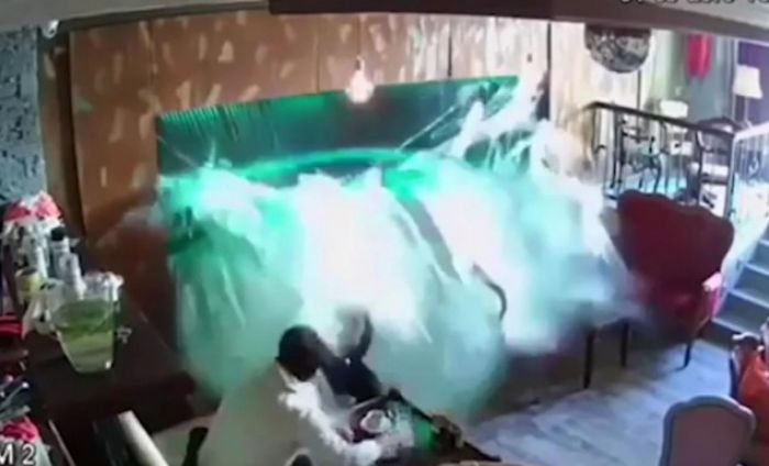 Έ&pi;&iota;&nu;&alpha;&nu; &kappa;&alpha;&phi;έ &kappa;&alpha;&iota; &tau;&omicron;&upsilon;&sigmaf; ... &sigma;&kappa;έ&pi;&alpha;&sigma;&epsilon; &tau;&omicron; &kappa;ύ&mu;&alpha; (vd)!