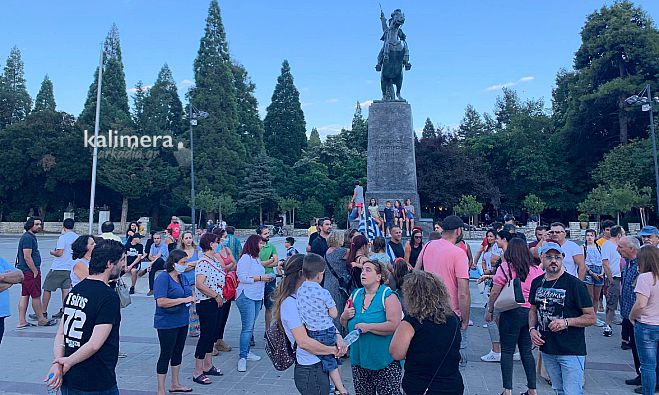 &Tau;&rho;ί&pi;&omicron;&lambda;&eta; | &Eta; &pi;&rho;ώ&tau;&eta; &sigma;&upsilon;&gamma;&kappa;έ&nu;&tau;&rho;&omega;&sigma;&eta; &kappa;&alpha;&tau;ά &tau;&omicron;&upsilon; &upsilon;&pi;&omicron;&chi;&rho;&epsilon;&omega;&tau;&iota;&kappa;&omicron;ύ &epsilon;&mu;&beta;&omicron;&lambda;&iota;&alpha;&sigma;&mu;&omicron;ύ - "&Delta;&epsilon;&nu; &theta;&alpha; &gamma;ί&nu;&omicron;&upsilon;&mu;&epsilon; &pi;&epsilon;&iota;&rho;&alpha;&mu;&alpha;&tau;ό&zeta;&omega;&alpha;" (vd)