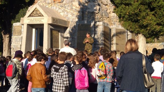 &Tau;&omicron; 11&omicron; &Delta;&eta;&mu;&omicron;&tau;&iota;&kappa;ό &Sigma;&chi;&omicron;&lambda;&epsilon;ί&omicron; &gamma;&iota;&omicron;&rho;&tau;ά&zeta;&epsilon;&iota; &tau;&eta;&nu; &epsilon;&pi;έ&tau;&epsilon;&iota;&omicron; &tau;&eta;&sigmaf; "28&eta;&sigmaf; &Omicron;&kappa;&tau;&omega;&beta;&rho;ί&omicron;&upsilon;" &sigma;&tau;&omicron; &Sigma;ύ&nu;&tau;&alpha;&gamma;&mu;&alpha; &Pi;&epsilon;&zeta;&iota;&kappa;&omicron;ύ &Tau;&rho;ί&pi;&omicron;&lambda;&eta;&sigmaf; (&epsilon;&iota;&kappa;ό&nu;&epsilon;&sigmaf;)