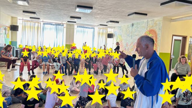 &Eta; &epsilon;&pi;ί&sigma;&kappa;&epsilon;&psi;&eta; &tau;&omicron;&upsilon; &Gamma;&iota;ά&nu;&nu;&eta; &Kappa;&omicron;ύ&rho;&omicron;&upsilon; &sigma;&tau;&omicron; 1&omicron; &Delta;&eta;&mu;&omicron;&tau;&iota;&kappa;ό &Sigma;&chi;&omicron;&lambda;&epsilon;ί&omicron; &Tau;&rho;ί&pi;&omicron;&lambda;&eta;&sigmaf; (&epsilon;&iota;&kappa;ό&nu;&epsilon;&sigmaf;)