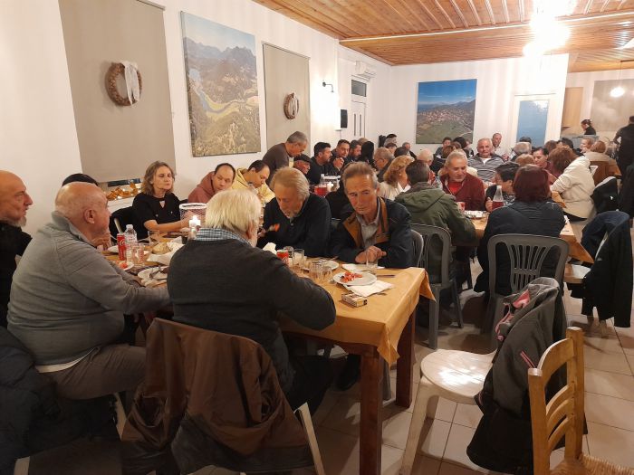 Γιορτή Καρυδομαζέματος και γλέντι στην Κερπινή! (εικόνες)