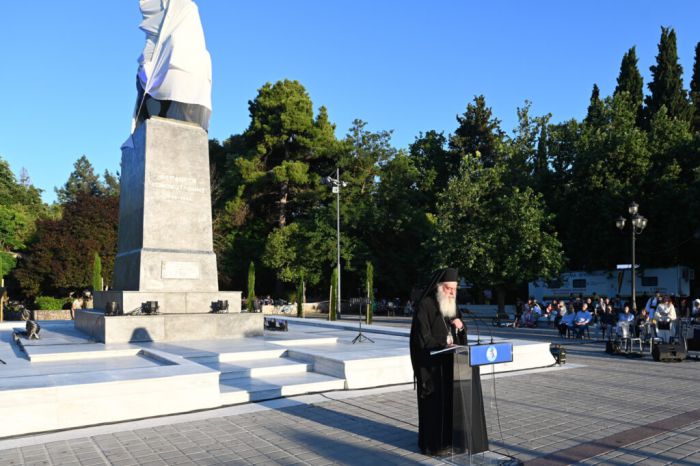 &Omicron; &Mu;&eta;&tau;&rho;&omicron;&pi;&omicron;&lambda;ί&tau;&eta;&sigmaf; &Mu;&alpha;&nu;&tau;&iota;&nu;&epsilon;ί&alpha;&sigmaf; &sigma;&tau;&alpha; &alpha;&pi;&omicron;&kappa;&alpha;&lambda;&upsilon;&pi;&tau;ή&rho;&iota;&alpha; &tau;&omicron;&upsilon; &alpha;&nu;&delta;&rho;&iota;ά&nu;&tau;&alpha; &tau;&omicron;&upsilon; &Theta;&epsilon;&omicron;&delta;ώ&rho;&omicron;&upsilon; &Kappa;&omicron;&lambda;&omicron;&kappa;&omicron;&tau;&rho;ώ&nu;&eta; (&epsilon;&iota;&kappa;ό&nu;&epsilon;&sigmaf;)