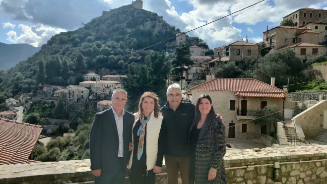 &Sigma;&epsilon; &Kappa;&alpha;&rho;ύ&tau;&alpha;&iota;&nu;&alpha; &kappa;&alpha;&iota; Ί&sigma;&alpha;&rho;&eta; &mu;&alpha;&gamma;&epsilon;ί&rho;&epsilon;&psi;&epsilon; &eta; &Alpha;&rho;&gamma;&upsilon;&rho;ώ &Mu;&pi;&alpha;&rho;&mu;&pi;&alpha;&rho;ί&gamma;&omicron;&upsilon; - &Tau;&omicron; "&epsilon;&upsilon;&chi;&alpha;&rho;&iota;&sigma;&tau;ώ" &sigma;&epsilon; &Beta;&alpha;&lambda;&alpha;&sigma;ό&pi;&omicron;&upsilon;&lambda;&omicron; (&epsilon;&iota;&kappa;ό&nu;&epsilon;&sigmaf;)