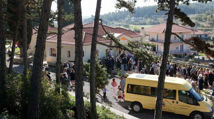 Τρόφιμα από το Ίδρυμα Σχίζας στον παιδικό σταθμό της Μητρόπολης