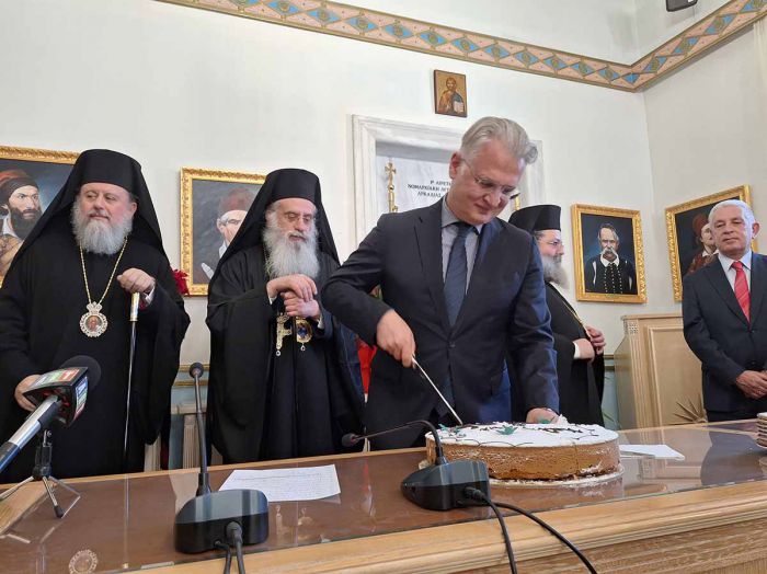 &Mu;&epsilon; &epsilon;&upsilon;&chi;έ&sigmaf;, &epsilon;&nu;ό&tau;&eta;&tau;&alpha; &kappa;&alpha;&iota; &pi;&rho;&omicron;&sigma;ή&lambda;&omega;&sigma;&eta; &gamma;&iota;&alpha; έ&nu;&alpha; &delta;&eta;&mu;&iota;&omicron;&upsilon;&rho;&gamma;&iota;&kappa;ό 2026 &eta; &kappa;&omicron;&pi;ή &tau;&eta;&sigmaf; &pi;ί&tau;&alpha;&sigmaf; &sigma;&tau;&eta;&nu; &Pi;&epsilon;&rho;&iota;&phi;έ&rho;&epsilon;&iota;&alpha; &Pi;&epsilon;&lambda;&omicron;&pi;&omicron;&nu;&nu;ή&sigma;&omicron;&upsilon; (&epsilon;&iota;&kappa;ό&nu;&epsilon;&sigmaf;)