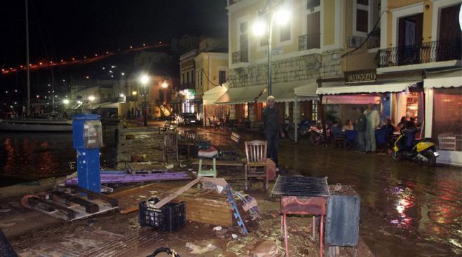 Η πιο δύσκολη νύχτα για τη Δυτική Αττική που θρηνεί 15 νεκρούς ...