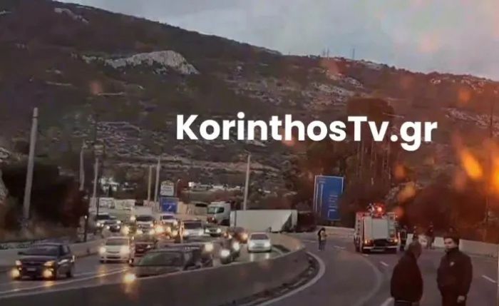 Ανατροπή νταλίκας στην Αθηνών-Κορίνθου στον Σκαραμαγκά (vd)