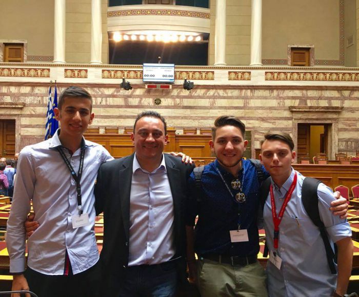 Ο Κώστας Βλάσης υποδέχτηκε τους έφηβους βουλευτές Αρκαδίας στο Κοινοβούλιο!