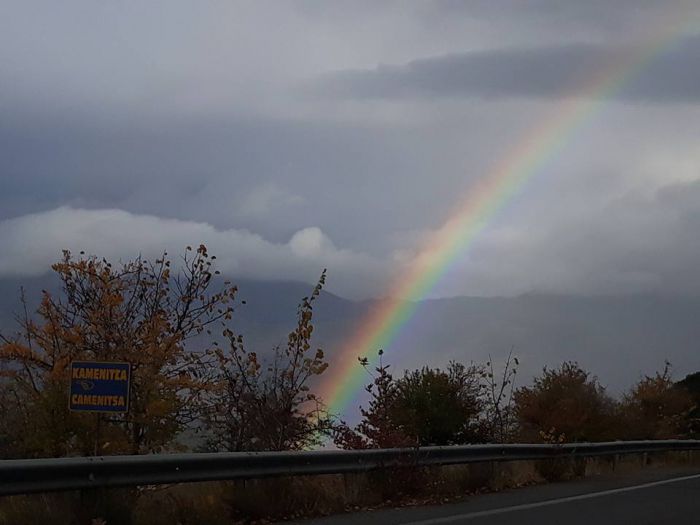 Υπέροχο ουράνιο τόξο στο Λεβίδι! (εικόνες)