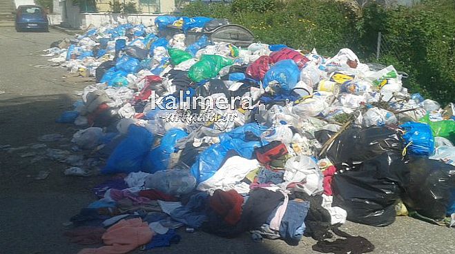 Σκουπίδια παντού στον Πύργο – Ασφυκτική η κατάσταση (εικόνες – βίντεο)