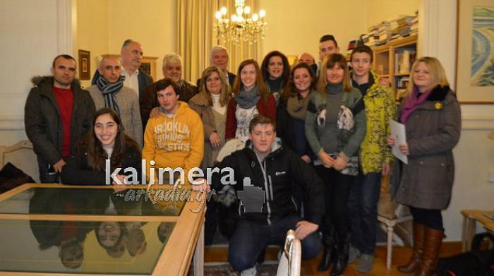 &Mu;&alpha;&theta;&eta;&tau;έ&sigmaf; &kappa;&alpha;&iota; &kappa;&alpha;&theta;&eta;&gamma;&eta;&tau;έ&sigmaf; &alpha;&pi;ό έ&xi;&iota; &chi;ώ&rho;&epsilon;&sigmaf; &epsilon;&pi;&iota;&sigma;&kappa;έ&phi;&theta;&eta;&kappa;&alpha;&nu; &tau;&eta;&nu; &Tau;&rho;ί&pi;&omicron;&lambda;&eta; (&epsilon;&iota;&kappa;ό&nu;&epsilon;&sigmaf; &ndash; &beta;ί&nu;&tau;&epsilon;&omicron;)!