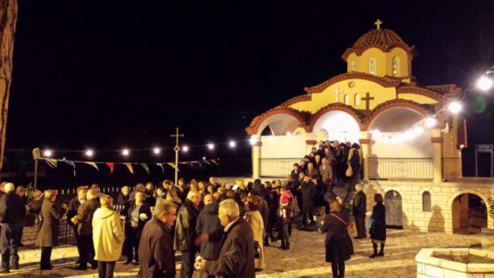 &Omicron; &Epsilon;&sigma;&pi;&epsilon;&rho;&iota;&nu;ό&sigmaf; &gamma;&iota;&alpha; &tau;&eta; &gamma;&iota;&omicron;&rho;&tau;ή &tau;&omicron;&upsilon; &Alpha;&gamma;ί&omicron;&upsilon; &Mu;&eta;&nu;ά &sigma;&tau;&eta; &theta;έ&sigma;&eta; "&Pi;&lambda;ά&tau;&sigma;&alpha;" (&epsilon;&iota;&kappa;ό&nu;&epsilon;&sigmaf; - &beta;ί&nu;&tau;&epsilon;&omicron;)