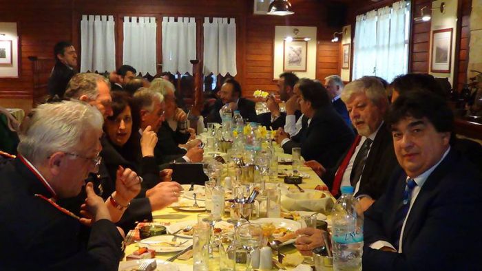 &Omicron;&upsilon;&zeta;ά&kappa;&iota; &gamma;&iota;&alpha; &tau;&eta; &gamma;&iota;&omicron;&rho;&tau;ή &tau;&omicron;&upsilon; &kappa;έ&rho;&alpha;&sigma;&epsilon; &omicron; &Beta;&alpha;&gamma;&gamma;έ&lambda;&eta;&sigmaf; &Gamma;&iota;&alpha;&nu;&nu;&alpha;&kappa;&omicron;ύ&rho;&alpha;&sigmaf; (&epsilon;&iota;&kappa;ό&nu;&epsilon;&sigmaf;)