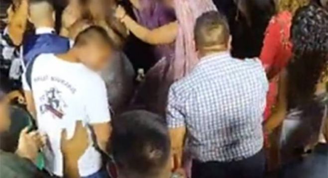 &Kappa;ά&tau;&omega; &Alpha;&chi;&alpha;ΐ&alpha; | &Gamma;&alpha;&mu;ή&lambda;&iota;&omicron; &gamma;&lambda;έ&nu;&tau;&iota;....&mu;&epsilon; 450 &pi;&rho;&omicron;&sigma;&kappa;&epsilon;&kappa;&lambda;&eta;&mu;έ&nu;&omicron;&upsilon;&sigmaf;-&Sigma;&upsilon;&nu;&epsilon;&lambda;ή&phi;&theta;&eta; &omicron; &pi;&epsilon;&theta;&epsilon;&rho;ό&sigmaf; &kappa;&alpha;&iota; "έ&pi;&epsilon;&sigma;&epsilon;" &pi;&rho;ό&sigma;&tau;&iota;&mu;&omicron; 3.000 &epsilon;&upsilon;&rho;ώ