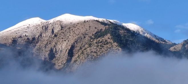 Χιονισμένη η κορυφή του Πάρνωνα (εικόνες)