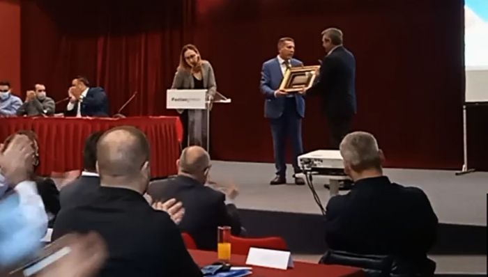 &Kappa;ώ&sigma;&tau;&alpha;&sigmaf; &Tau;&zeta;&iota;&omicron;ύ&mu;&eta;&sigmaf;: &laquo;&Chi;&omega;&rho;ί&sigmaf; &epsilon;&sigma;&tau;ί&alpha;&sigma;&eta; &delta;&epsilon;&nu; &upsilon;&pi;ά&rho;&chi;&epsilon;&iota; &kappa;&omicron;&iota;&nu;&omega;&nu;&iota;&kappa;ή &zeta;&omega;ή &kappa;&alpha;&iota; &omicron;&iota;&kappa;&omicron;&nu;&omicron;&mu;ί&alpha;&raquo;