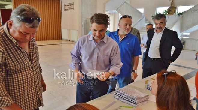 Εκλογές για την ανάδειξη νέου Προέδρου στο ΠΑΣΟΚ – Ψήφισε στην Τρίπολη ο Οδυσσέας (vd)