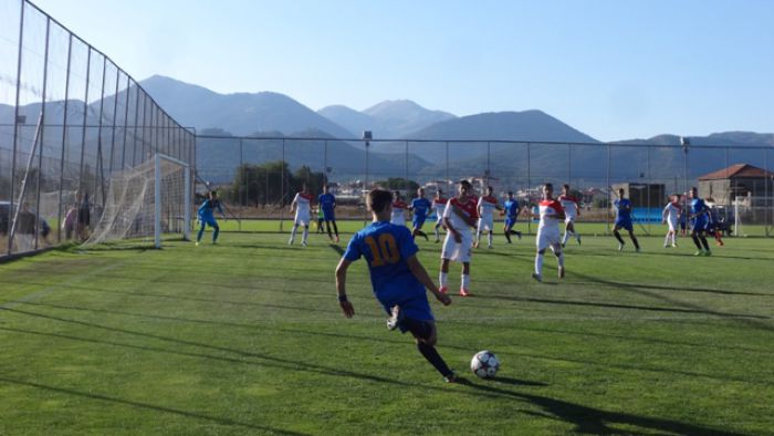 &Pi;&epsilon;&nu;&tau;ά&rho;&epsilon;&sigmaf; έ&rho;&iota;&xi;&alpha;&nu; &omicron;&iota; &mu;&iota;&kappa;&rho;έ&sigmaf; &omicron;&mu;ά&delta;&epsilon;&sigmaf; &tau;&omicron;&upsilon; &Alpha;&sigma;&tau;έ&rho;&alpha;!