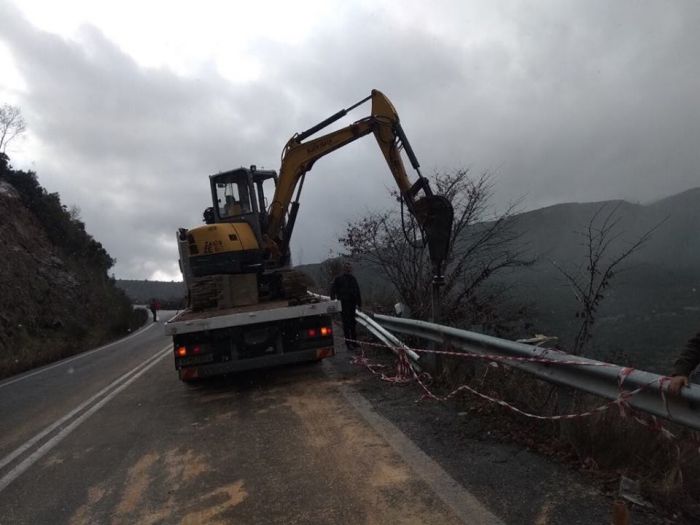 Δρόμος &quot;Τρίπολης - Πύργου&quot; | Άλλαξαν οι μπάρες, θα μπει αντιολισθητικός τάπητας για τα ατυχήματα στην Καμενίτσα