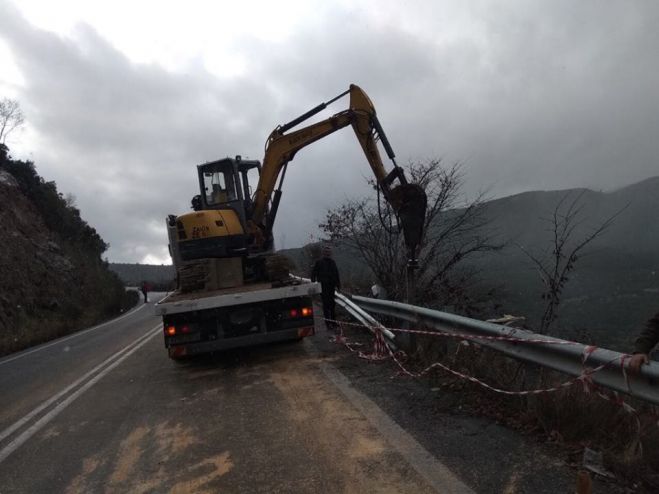 Δρόμος &quot;Τρίπολης - Πύργου&quot; | Άλλαξαν οι μπάρες, θα μπει αντιολισθητικός τάπητας για τα ατυχήματα στην Καμενίτσα