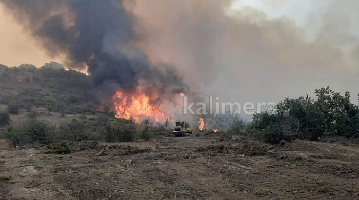 Εκκενώνεται το χωριό Παραδείσια - Έκλεισε και η παλαιά εθνική οδός "Τρίπολης - Καλαμάτας"