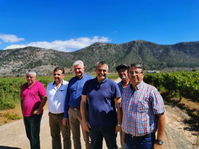 &Tau;&zeta;&iota;&omicron;ύ&mu;&eta;&sigmaf; &alpha;&pi;ό &Zeta;&epsilon;&upsilon;&gamma;&omicron;&lambda;&alpha;&tau;&iota;ό: &laquo;&Omicron; &Delta;ή&mu;&omicron;&sigmaf; &Tau;&rho;ί&pi;&omicron;&lambda;&eta;&sigmaf; &epsilon;ί&nu;&alpha;&iota; &pi;ά&nu;&tau;&alpha; &delta;ί&pi;&lambda;&alpha; &sigma;&tau;&omicron;&nu; &pi;&rho;&omega;&tau;&omicron;&gamma;&epsilon;&nu;ή &tau;&omicron;&mu;έ&alpha;, &sigma;&tau;&omicron;&upsilon;&sigmaf; &alpha;&gamma;&rho;ό&tau;&epsilon;&sigmaf; &kappa;&alpha;&iota; &tau;&omicron;&upsilon;&sigmaf; &kappa;&tau;&eta;&nu;&omicron;&tau;&rho;ό&phi;&omicron;&upsilon;&sigmaf; &mu;&alpha;&sigmaf;&raquo; (vd)