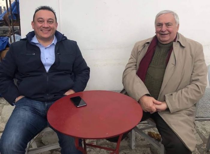 &Beta;&lambda;ά&sigma;&eta;&sigmaf;: "&Omicron; &Delta;&eta;&mu;ή&tau;&rho;&eta;&sigmaf; &Tau;&sigma;&iota;&gamma;&kappa;&omicron;ύ&nu;&eta;&sigmaf; ή&tau;&alpha;&nu; &pi;ά&nu;&tau;&alpha; &sigma;&tau;&eta;&nu; &pi;&rho;ώ&tau;&eta; &gamma;&rho;&alpha;&mu;&mu;ή &kappa;&alpha;&iota; &gamma;&iota;' &alpha;&upsilon;&tau;ό &alpha;&gamma;&alpha;&pi;ή&theta;&eta;&kappa;&epsilon; ό&sigma;&omicron; &lambda;ί&gamma;&omicron;&iota;"