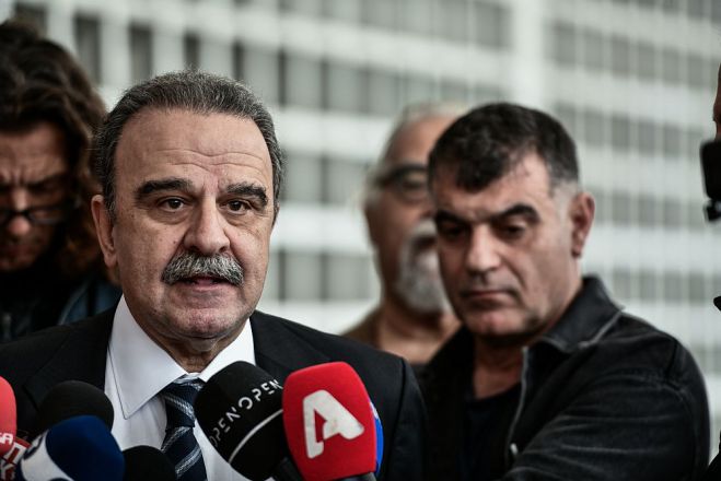 &Delta;&iota;&kappa;&eta;&gamma;ό&rho;&omicron;&sigmaf; &Mu;&alpha;&nu;&tau;&zeta;&omicron;&upsilon;&rho;ά&nu;&eta;&sigmaf;: "&Tau;&rho;ί&alpha; &pi;&rho;ό&sigma;&omega;&pi;&alpha; &pi;&omicron;&upsilon; έ&kappa;&alpha;&nu;&alpha;&nu; &upsilon;&pi;&omicron;&kappa;&lambda;&omicron;&pi;έ&sigmaf; &epsilon;ί&nu;&alpha;&iota; έ&tau;&omicron;&iota;&mu;&alpha; &nu;&alpha; &kappa;&alpha;&tau;&alpha;&theta;έ&sigma;&omicron;&upsilon;&nu;" (vd)