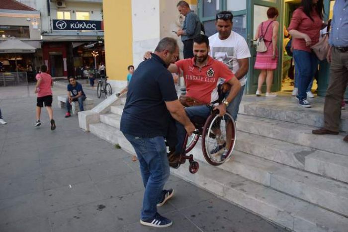 Ντροπή για την πόλη | Άτομα με κινητικά προβλήματα δεν μπορούν να έχει πρόσβαση στο Μαλλιαροπούλειο …