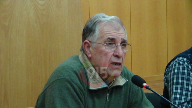 &laquo;Έ&chi;&omicron;&upsilon;&mu;&epsilon; &beta;&rho;&epsilon;&iota; &delta;ύ&omicron; &chi;ώ&rho;&omicron;&upsilon;&sigmaf;. &Xi;&epsilon;&kappa;&iota;&nu;ά &tau;&omicron; &mu;ά&zeta;&epsilon;&mu;&alpha; &tau;&omega;&nu; &sigma;&kappa;&omicron;&upsilon;&pi;&iota;&delta;&iota;ώ&nu; &sigma;&tau;&eta;&nu; &Tau;&rho;ί&pi;&omicron;&lambda;&eta;&raquo;! (vd)