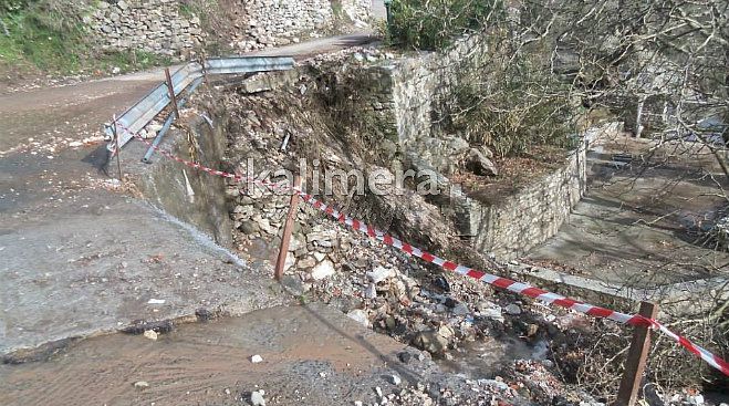 Μεγάλες ζημιές και κατολισθήσεις από ισχυρή νεροποντή στο χωριό Βάστα Μεγαλόπολης (εικόνες)