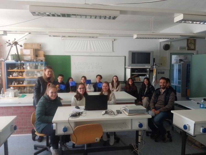 &Mu;&alpha;&theta;&eta;&tau;έ&sigmaf; &tau;&omicron;&upsilon; &Gamma;&Epsilon;&Lambda; &Tau;&epsilon;&gamma;έ&alpha;&sigmaf; &sigma;&upsilon;&mu;&mu;&epsilon;&tau;&epsilon;ί&chi;&alpha;&nu; &sigma;&tau;&eta; &delta;&rho;ά&sigma;&eta; &laquo;&Eta;&nbsp;&Delta;&eta;&mu;&omicron;&kappa;&rho;&alpha;&tau;ί&alpha; &epsilon;ί&mu;&alpha;&sigma;&tau;&epsilon; &epsilon;&mu;&epsilon;ί&sigmaf;&raquo;