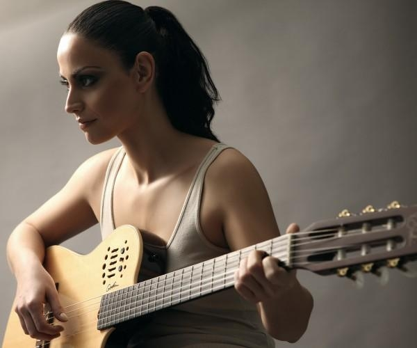 &Eta; &Rho;&alpha;&lambda;&lambda;ί&alpha; &Chi;&rho;&eta;&sigma;&tau;ί&delta;&omicron;&upsilon; &sigma;&tau;&eta;&nu; &epsilon;&kappa;&pi;&omicron;&mu;&pi;ή &laquo;Έ&chi;&omega; &Theta;έ&mu;&alpha;&raquo;