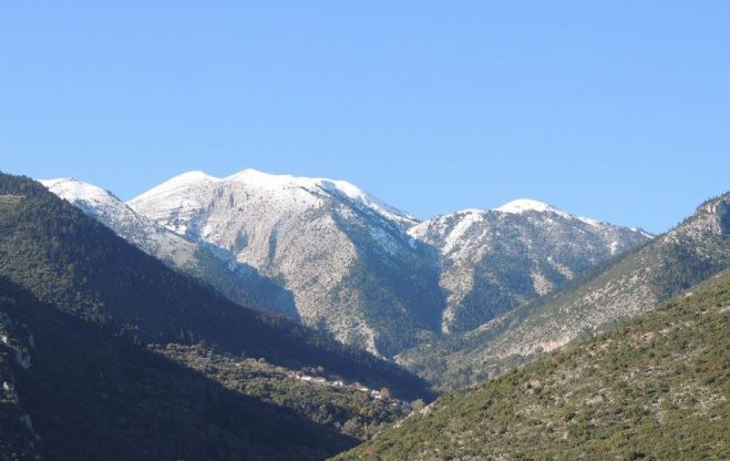 Τα πρώτα χιόνια στον Πάρνωνα – Δείτε εικόνες!