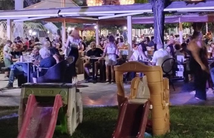 &Mu;&epsilon; &epsilon;&pi;&iota;&tau;&upsilon;&chi;ί&alpha; &pi;&rho;&alpha;&gamma;&mu;&alpha;&tau;&omicron;&pi;&omicron;&iota;ή&theta;&eta;&kappa;&epsilon; &eta; &laquo;&Lambda;&epsilon;&upsilon;&kappa;ή &Nu;ύ&chi;&tau;&alpha;&raquo; &sigma;&tau;&eta; &Mu;&epsilon;&gamma;&alpha;&lambda;ό&pi;&omicron;&lambda;&eta; (&epsilon;&iota;&kappa;ό&nu;&epsilon;&sigmaf;)