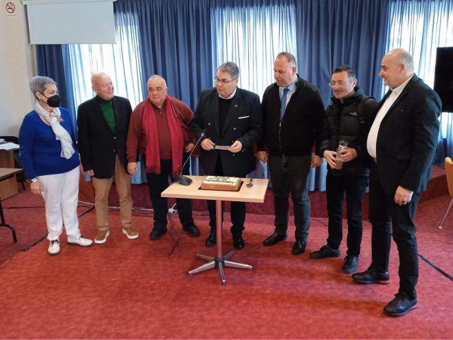 &Eta; &Pi;&Epsilon;&Delta; &Pi;&epsilon;&lambda;&omicron;&pi;&omicron;&nu;&nu;ή&sigma;&omicron;&upsilon; έ&kappa;&omicron;&psi;&epsilon; &tau;&eta;&nu; &pi;ί&tau;&alpha; &tau;&eta;&sigmaf; (&epsilon;&iota;&kappa;ό&nu;&epsilon;&sigmaf;)